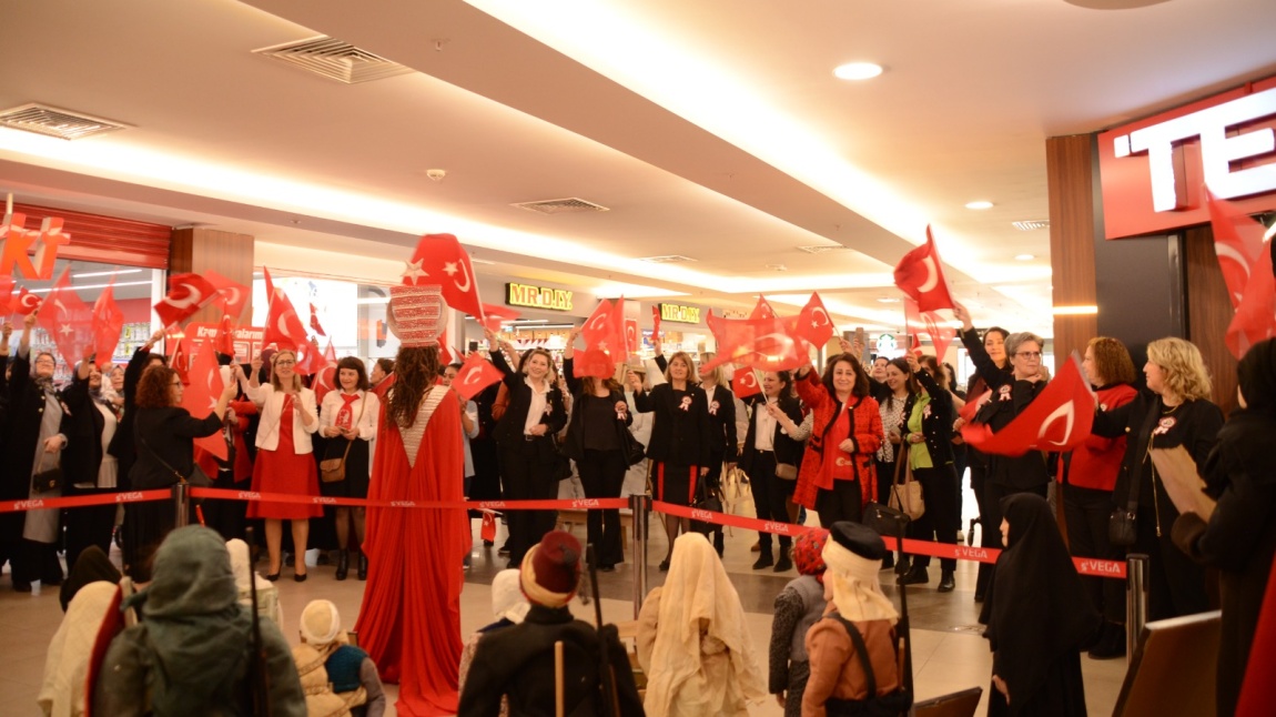 “Cumhuriyetimizin 100. Yılı Anısına Mehmetçiğin Anaları: Milli Mücadeleye Yön Veren Kahraman Türk Kadınları” Sergimiz Açıldı